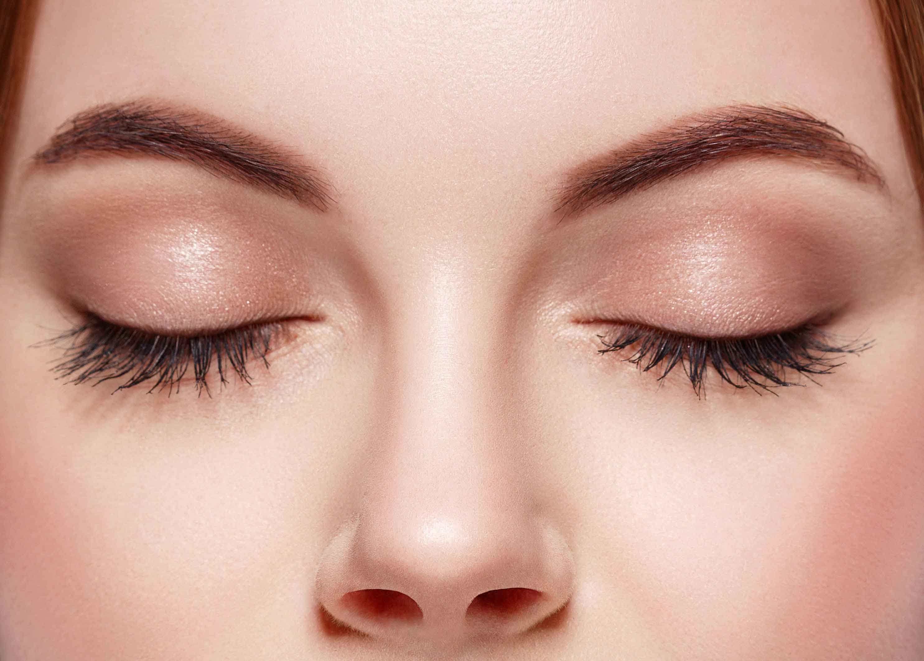 Warum braune Wimpern immer beliebter werden